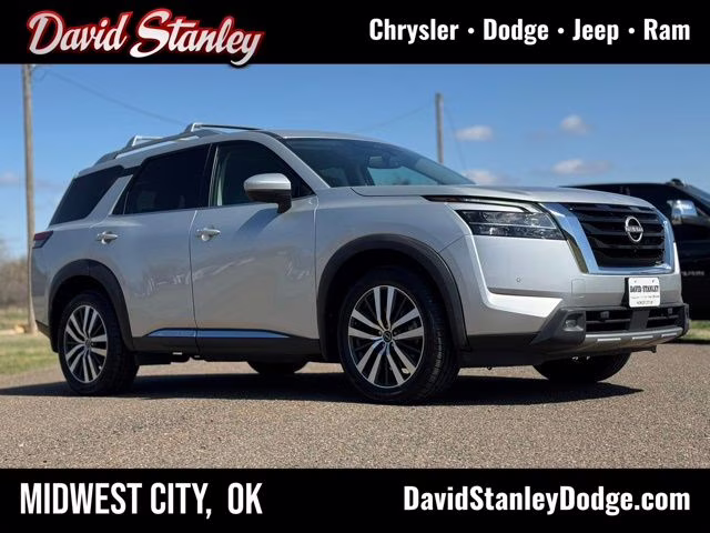 2022 Brilliant Silver Metallic Nissan Pathfinder Platinum 4X4 SUV