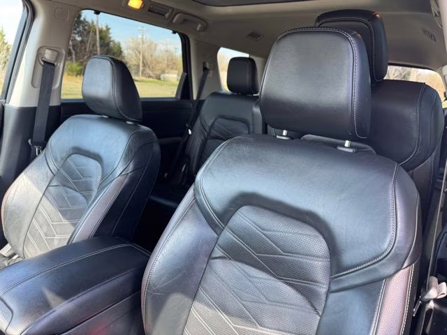 2022 Brilliant Silver Metallic Nissan Pathfinder Platinum 4X4 SUV