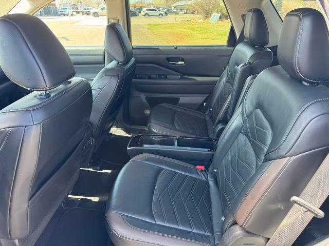 2022 Brilliant Silver Metallic Nissan Pathfinder Platinum 4X4 SUV