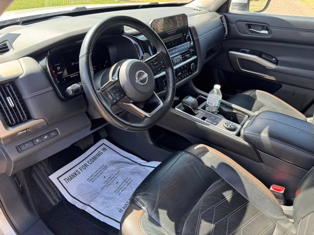 2022 Brilliant Silver Metallic Nissan Pathfinder Platinum 4X4 SUV