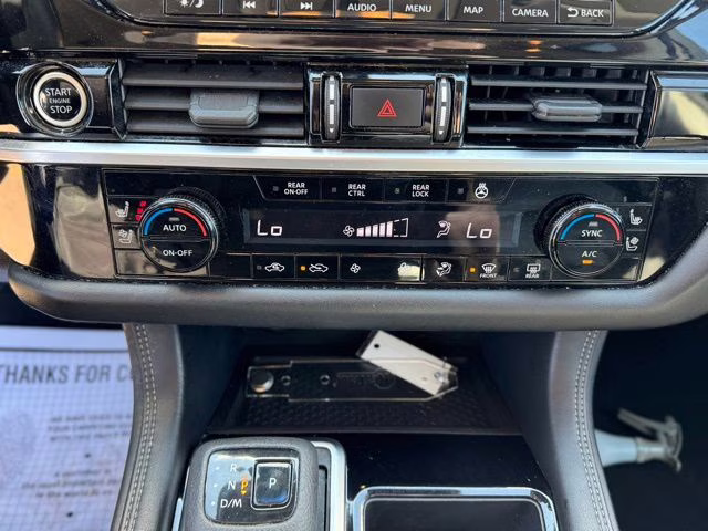 2022 Brilliant Silver Metallic Nissan Pathfinder Platinum 4X4 SUV