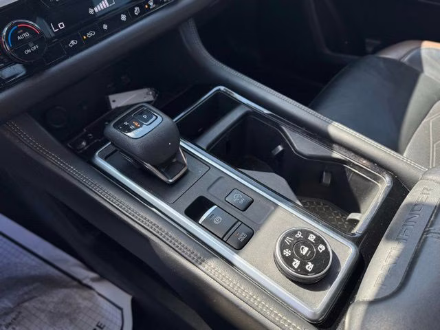 2022 Brilliant Silver Metallic Nissan Pathfinder Platinum 4X4 SUV