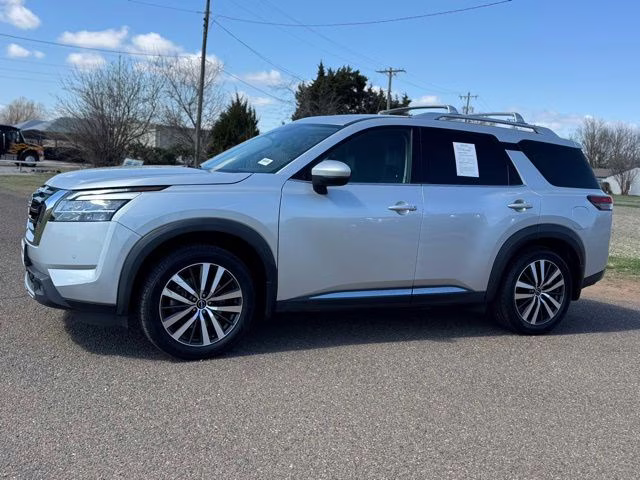 2022 Brilliant Silver Metallic Nissan Pathfinder Platinum 4X4 SUV