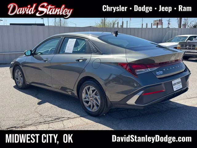 2024 Amazon Gray Hyundai Elantra SEL FWD Sedan