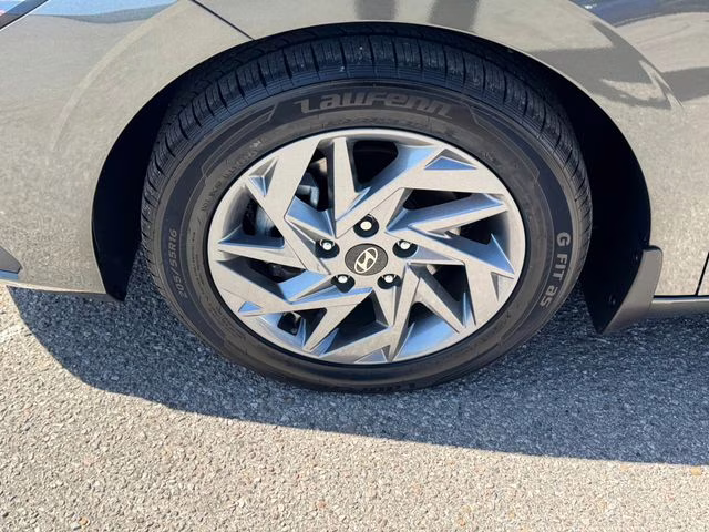 2024 Amazon Gray Hyundai Elantra SEL FWD Sedan