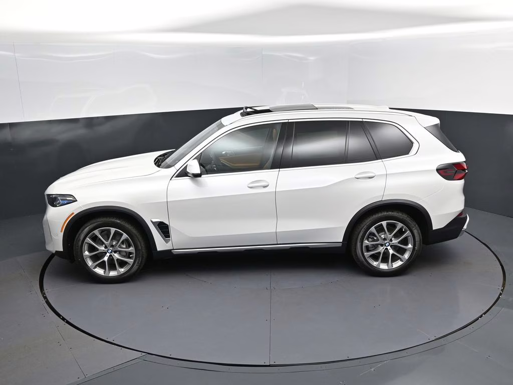 2026 Mineral White Metallic BMW X5 xDrive40i AWD SUV