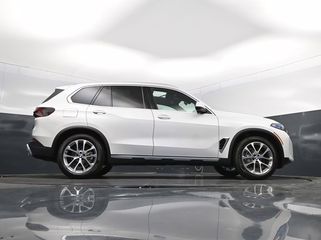 2026 Mineral White Metallic BMW X5 xDrive40i AWD SUV