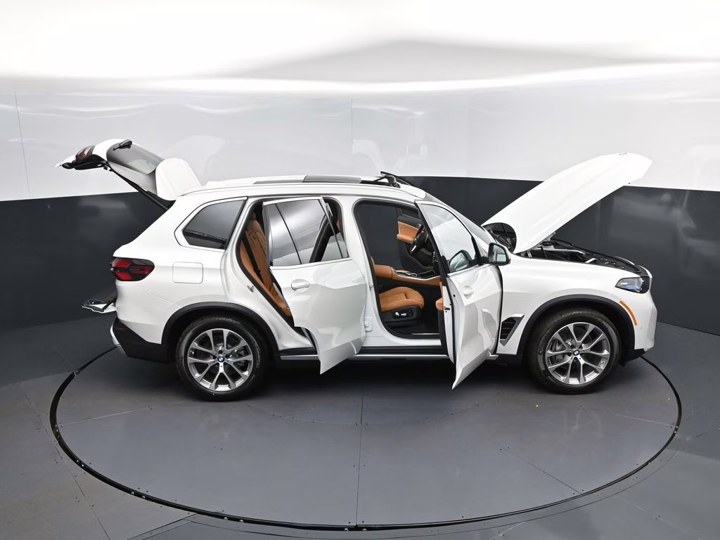 2026 Mineral White Metallic BMW X5 xDrive40i AWD SUV