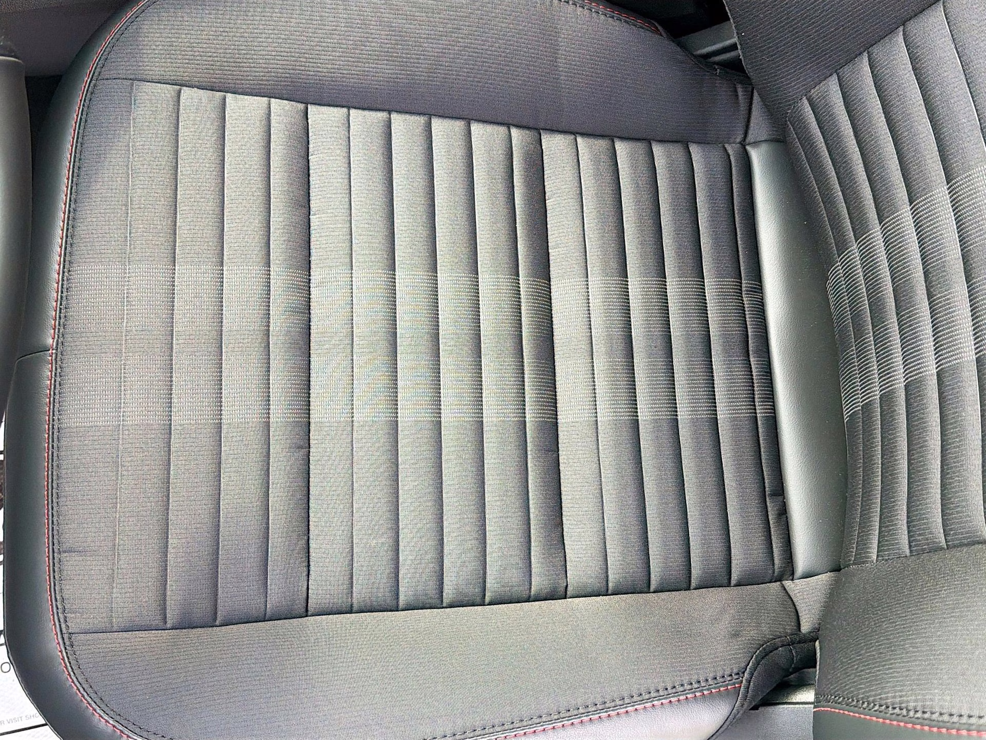 2026 Rapid Red Metallic Tinted Clearcoat Ford Explorer ST-Line RWD SUV