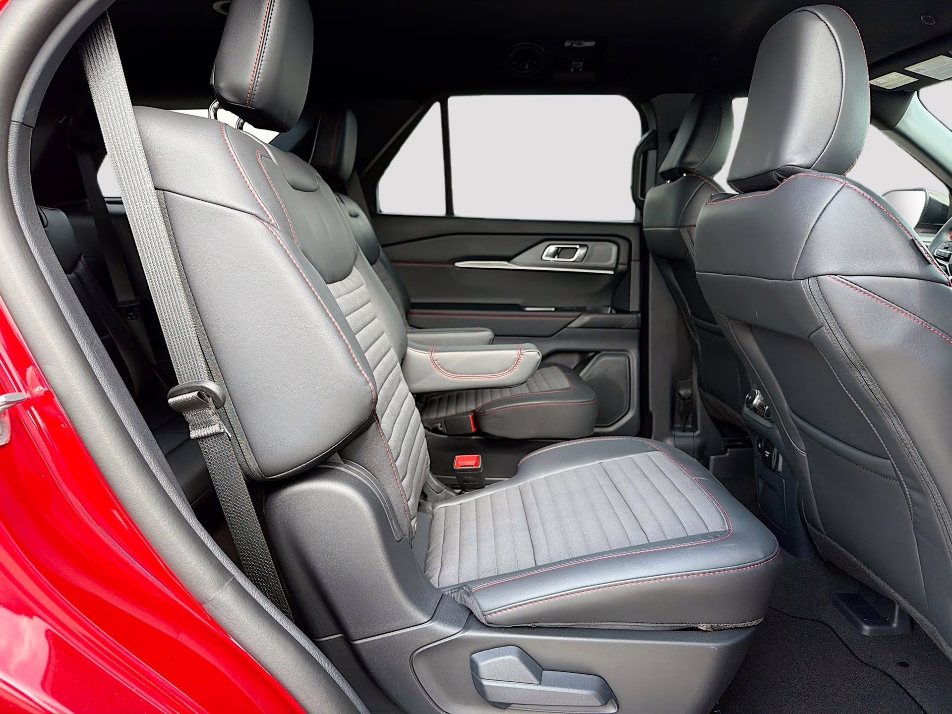 2026 Rapid Red Metallic Tinted Clearcoat Ford Explorer ST-Line RWD SUV