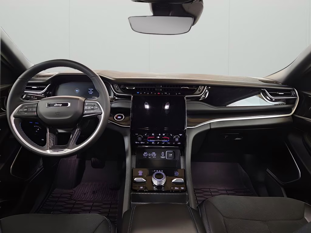 2025 Bright White Clearcoat Jeep Grand Cherokee 4xe Trailhawk 4X4 SUV