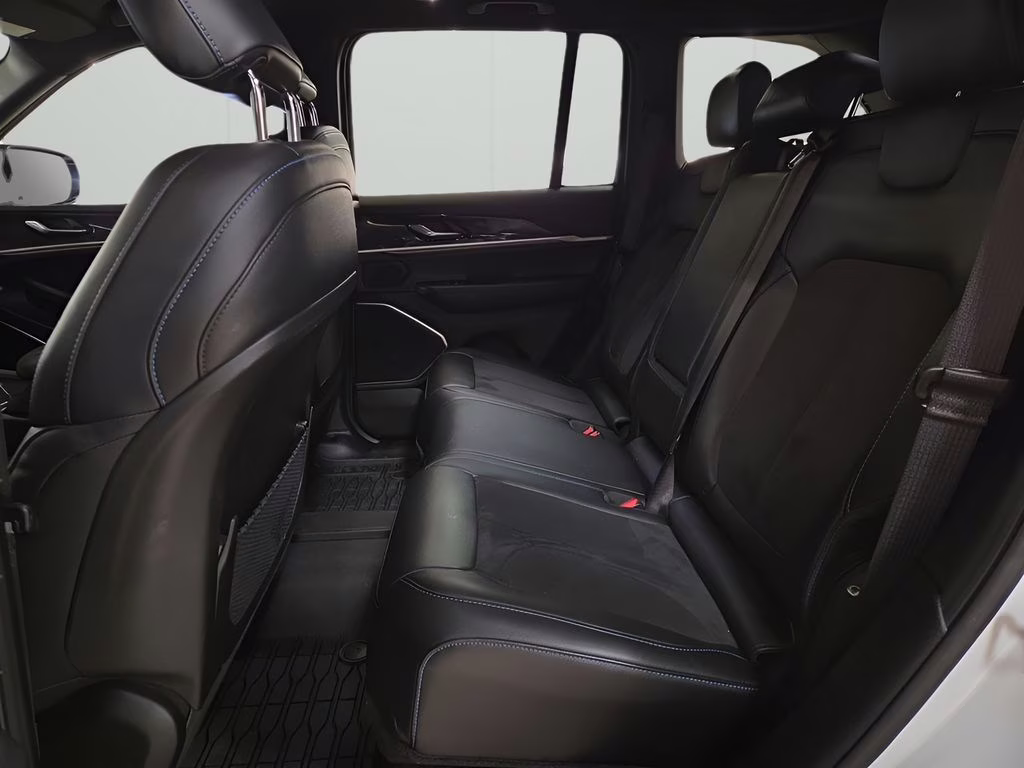 2025 Bright White Clearcoat Jeep Grand Cherokee 4xe Trailhawk 4X4 SUV