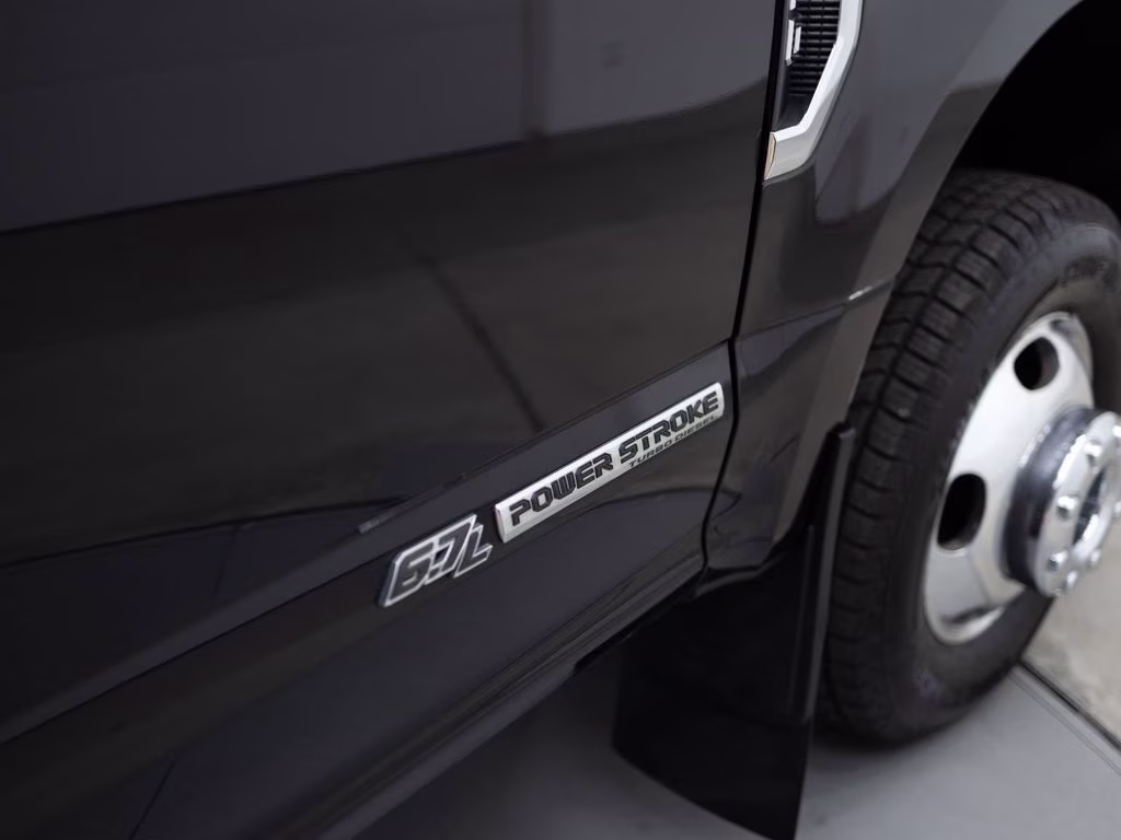 2018 Black Ford Super Duty F-350 DRW Platinum 4X4 Truck