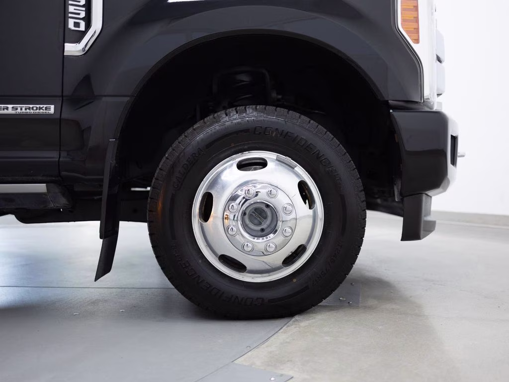 2018 Black Ford Super Duty F-350 DRW Platinum 4X4 Truck