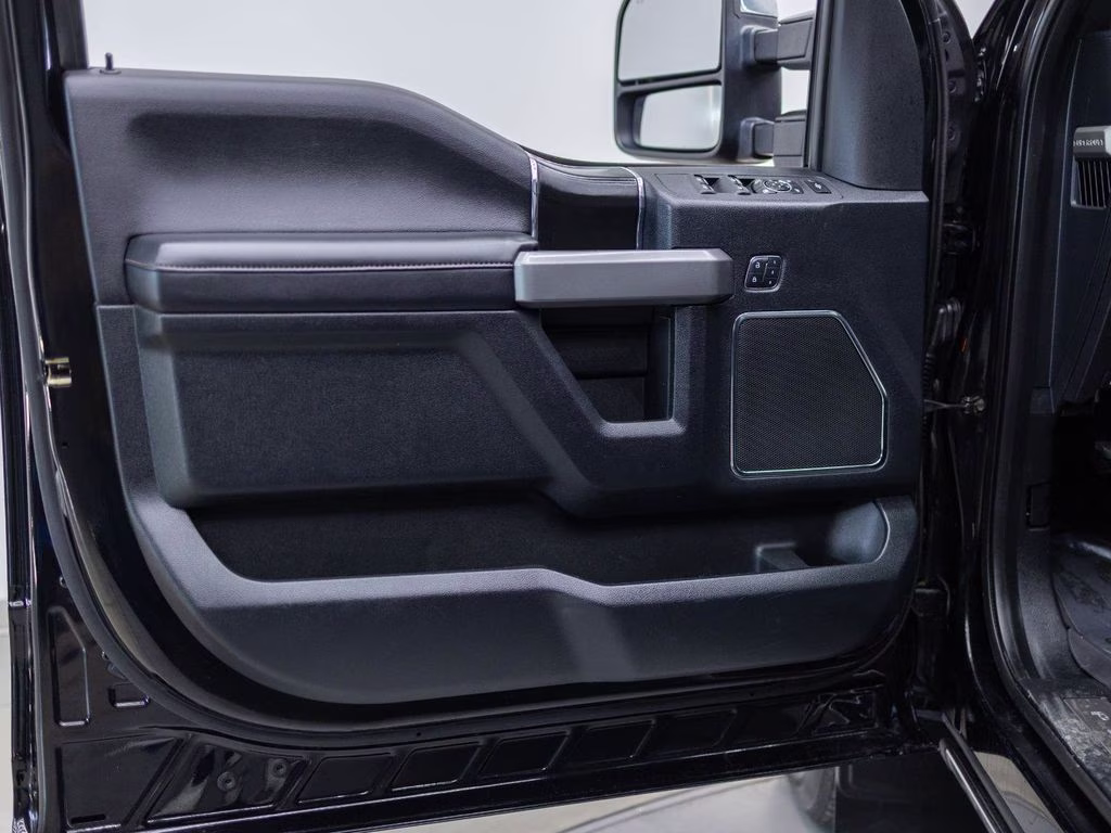 2018 Black Ford Super Duty F-350 DRW Platinum 4X4 Truck