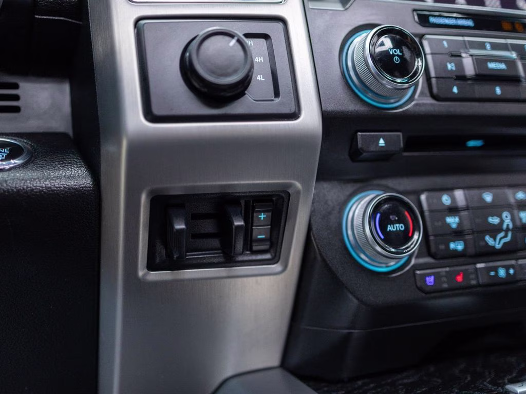 2018 Black Ford Super Duty F-350 DRW Platinum 4X4 Truck