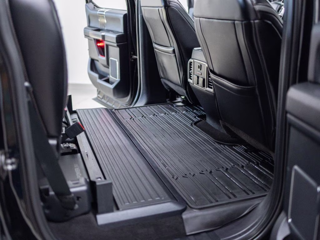 2018 Black Ford Super Duty F-350 DRW Platinum 4X4 Truck