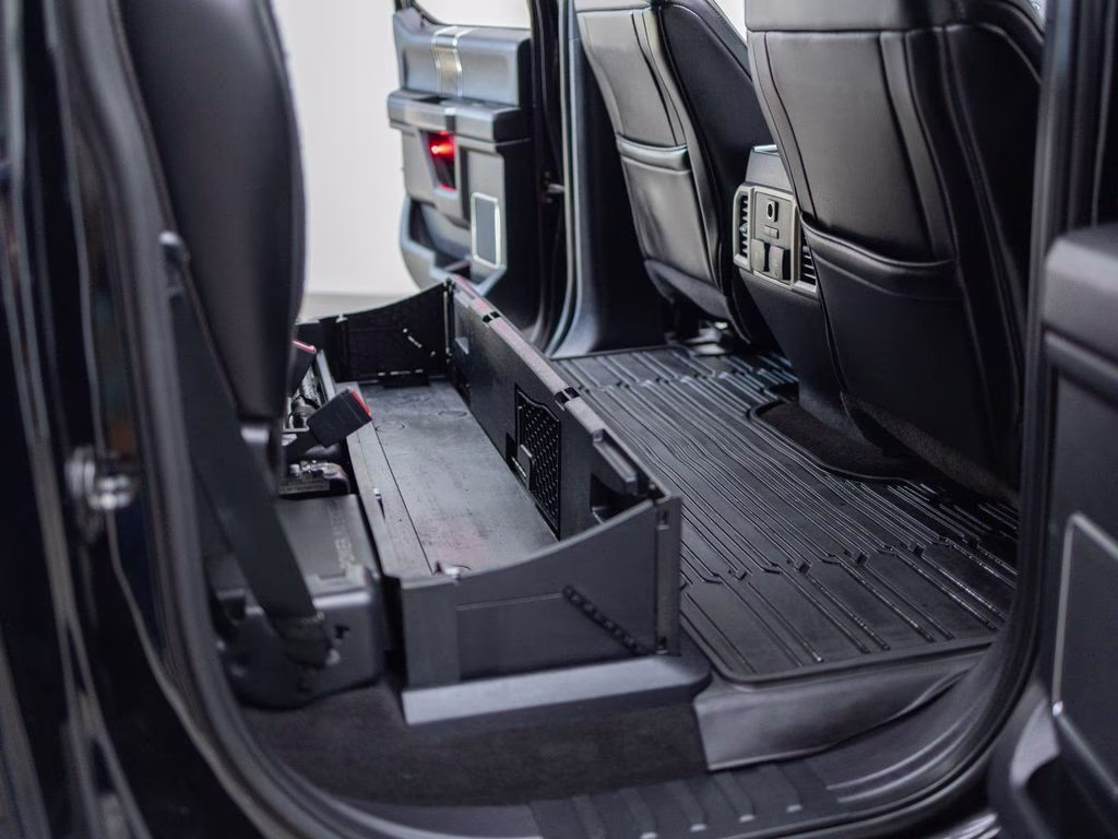 2018 Black Ford Super Duty F-350 DRW Platinum 4X4 Truck