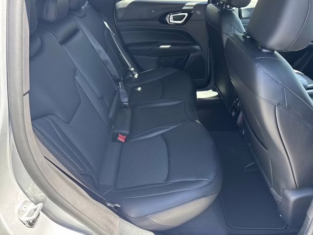 2026 Silver Zynith Metallic Clearcoat Jeep Compass Latitude Altitude 4X4 SUV