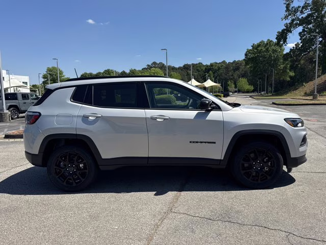 2026 Silver Zynith Metallic Clearcoat Jeep Compass Latitude Altitude 4X4 SUV