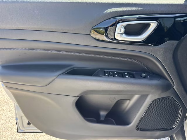 2026 Silver Zynith Metallic Clearcoat Jeep Compass Latitude Altitude 4X4 SUV