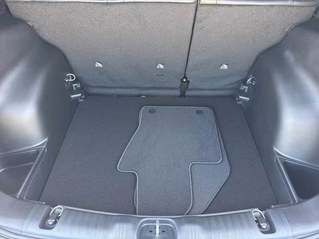 2026 Silver Zynith Metallic Clearcoat Jeep Compass Latitude Altitude 4X4 SUV