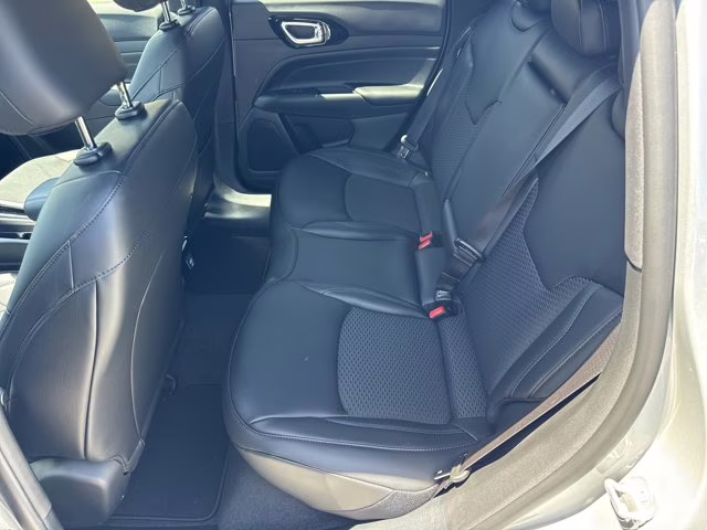 2026 Silver Zynith Metallic Clearcoat Jeep Compass Latitude Altitude 4X4 SUV