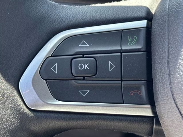 2026 Silver Zynith Metallic Clearcoat Jeep Compass Latitude Altitude 4X4 SUV