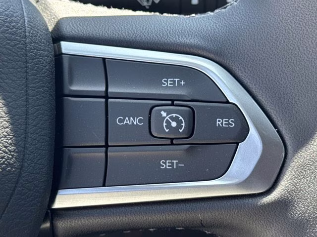 2026 Silver Zynith Metallic Clearcoat Jeep Compass Latitude Altitude 4X4 SUV