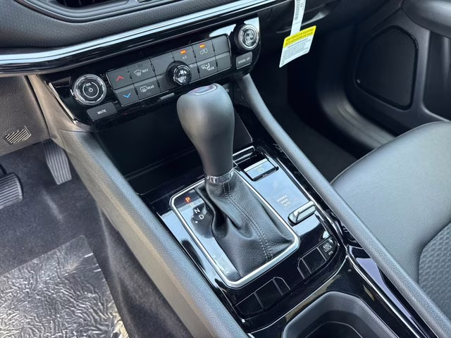 2026 Silver Zynith Metallic Clearcoat Jeep Compass Latitude Altitude 4X4 SUV