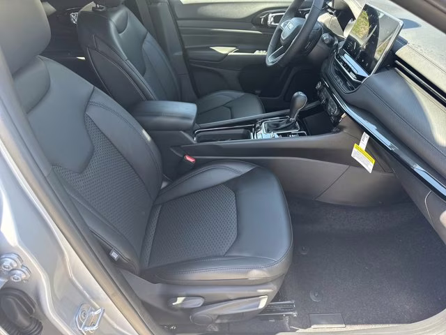 2026 Silver Zynith Metallic Clearcoat Jeep Compass Latitude Altitude 4X4 SUV