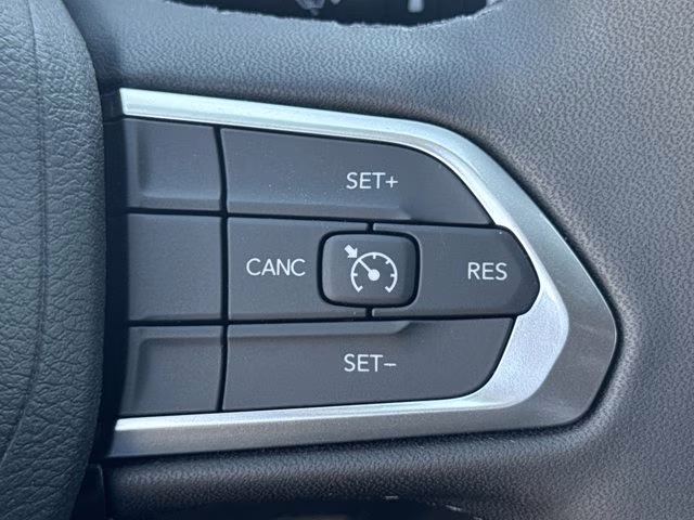 2026 Silver Zynith Metallic Clearcoat Jeep Compass Latitude Altitude 4X4 SUV