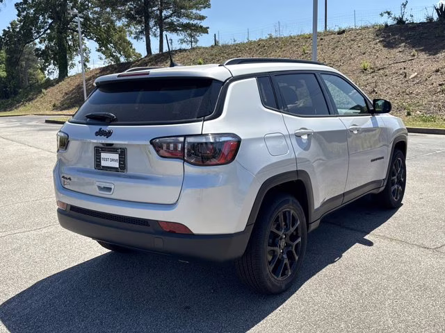 2026 Silver Zynith Metallic Clearcoat Jeep Compass Latitude Altitude 4X4 SUV