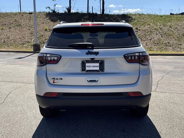 2026 Silver Zynith Metallic Clearcoat Jeep Compass Latitude Altitude 4X4 SUV