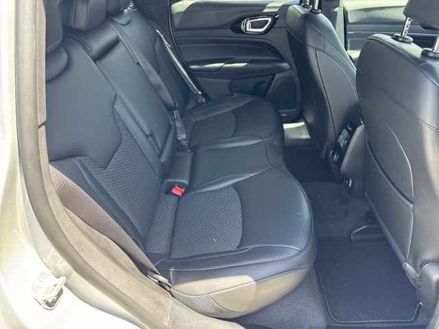 2026 Silver Zynith Metallic Clearcoat Jeep Compass Latitude Altitude 4X4 SUV