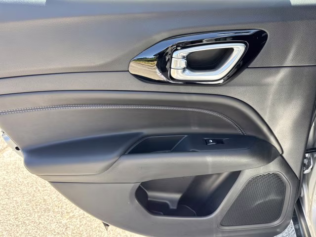 2026 Silver Zynith Metallic Clearcoat Jeep Compass Latitude Altitude 4X4 SUV