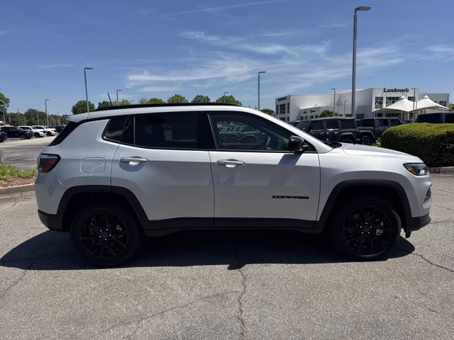 2026 Silver Zynith Metallic Clearcoat Jeep Compass Latitude Altitude 4X4 SUV