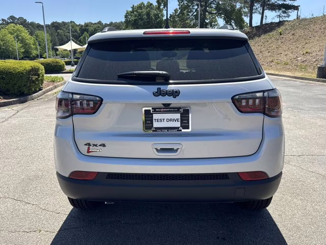 2026 Silver Zynith Metallic Clearcoat Jeep Compass Latitude Altitude 4X4 SUV