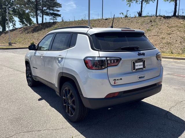2026 Silver Zynith Metallic Clearcoat Jeep Compass Latitude Altitude 4X4 SUV