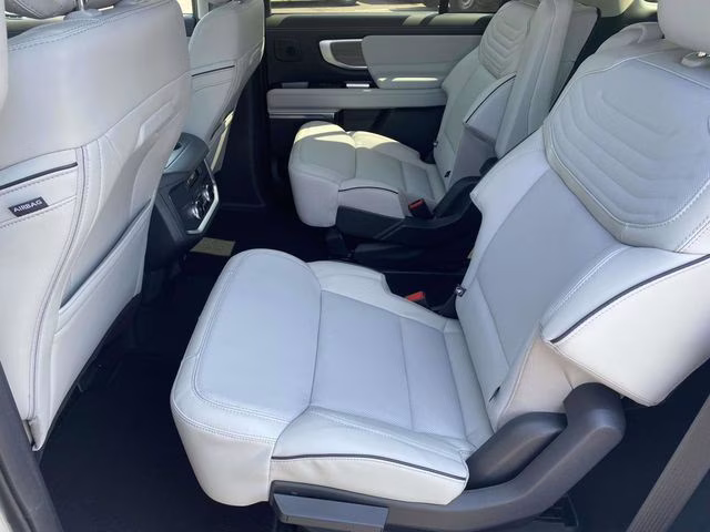 2026 Star White Metallic Tri-Coat Ford Expedition Platinum 4X4 SUV