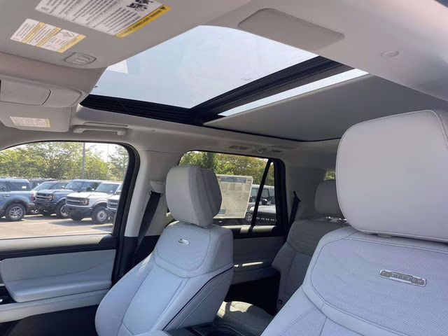 2026 Star White Metallic Tri-Coat Ford Expedition Platinum 4X4 SUV