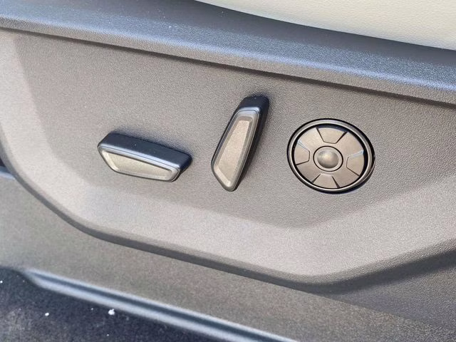 2026 Star White Metallic Tri-Coat Ford Expedition Platinum 4X4 SUV