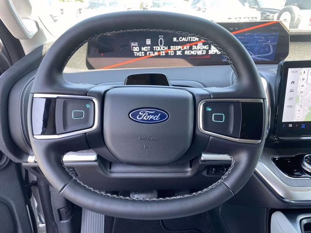 2026 Star White Metallic Tri-Coat Ford Expedition Platinum 4X4 SUV