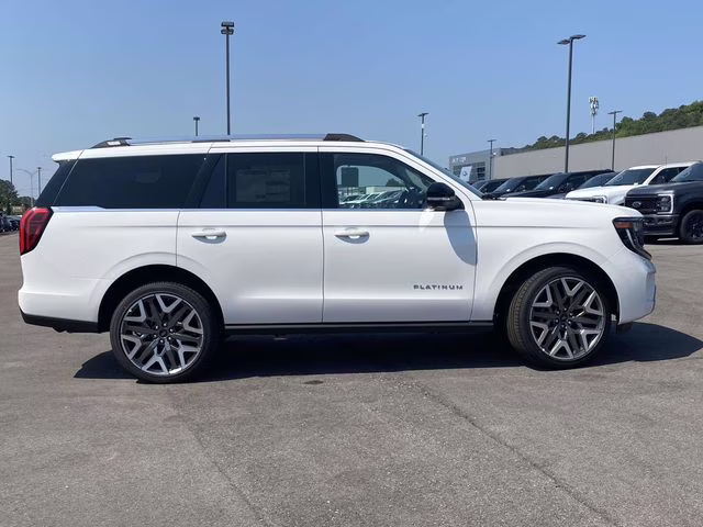 2026 Star White Metallic Tri-Coat Ford Expedition Platinum 4X4 SUV