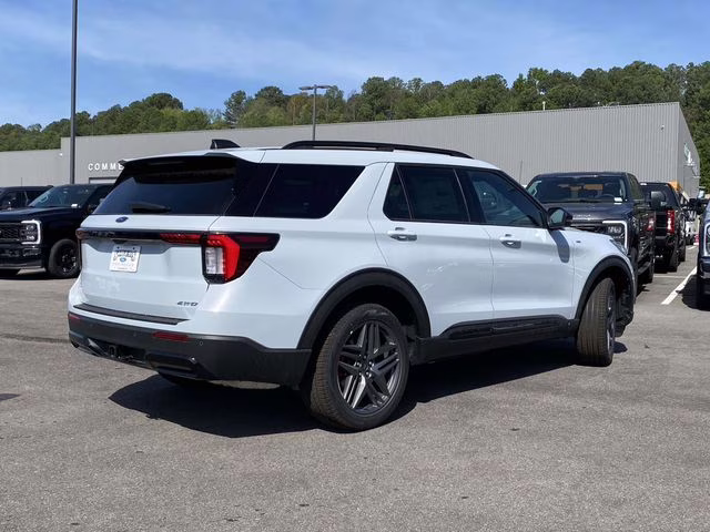 2026 White Metallic Ford Explorer ST-Line 4X4 SUV