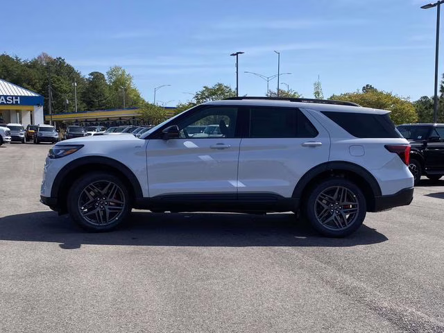 2026 White Metallic Ford Explorer ST-Line 4X4 SUV