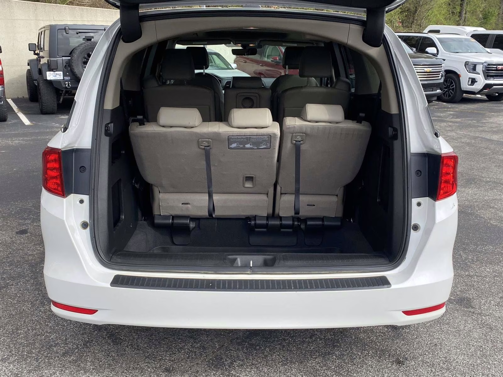 2020 White Honda Odyssey EX-L FWD Van