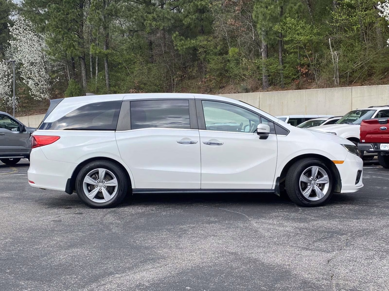 2020 White Honda Odyssey EX-L FWD Van