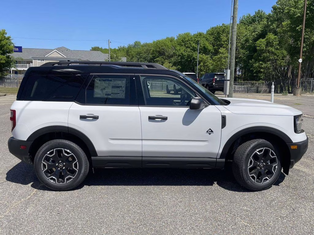 2026 Oxford White Ford Bronco Sport Outer Banks 4X4 SUV