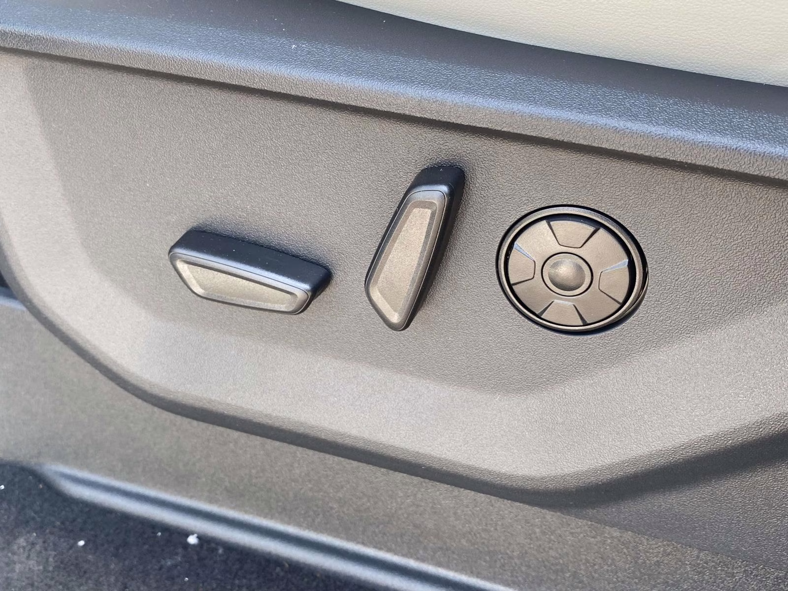 2026 Star White Metallic Tri-Coat Ford Expedition Platinum 4X4 SUV